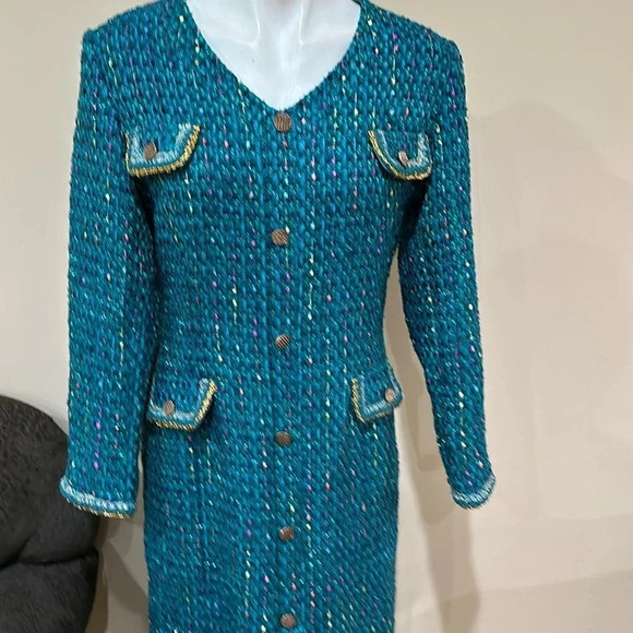 Elegant  Tweed dress - Picture 2 of 13